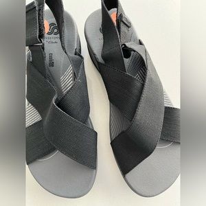 NWT Cloudsteppers by Clarks black sandals, size 7. Cushiony, velcro closure.